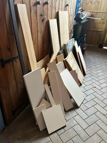Photo of free A quantity of mixed wood off cuts (SY3) #1