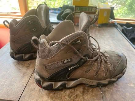 Photo of free walking boots size 7 (Fairfield LA1) #1