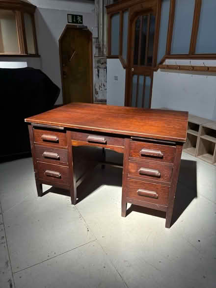 Photo of free Beautiful large desk (N1 islington) #1