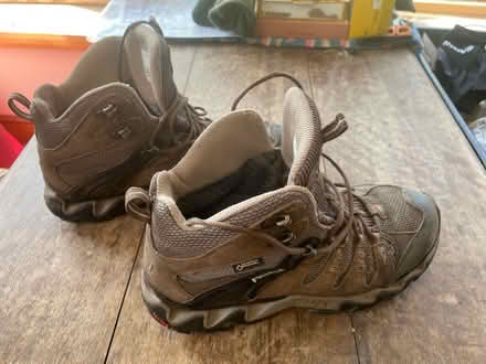 Photo of free walking boots size 7 (Fairfield LA1) #3