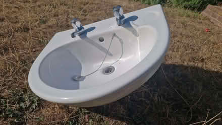 Photo of free Bathroom wash basin (Steyning BN44) #2