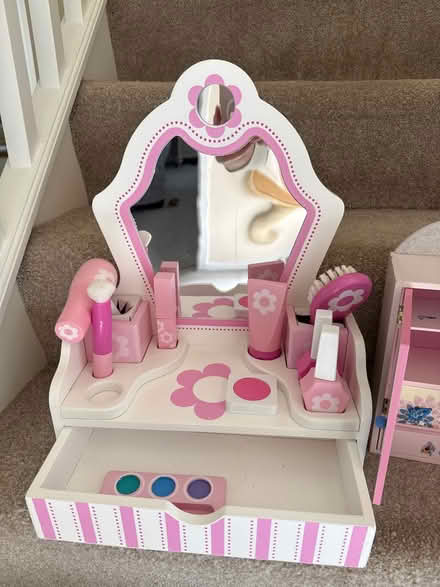 Photo of free Kids’ make up and jewellery box (Minchinhampton GL6) #2
