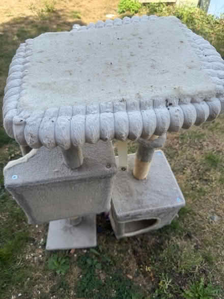 Photo of free Large grey 3ft cat scratching post (Lewes BN7) #3