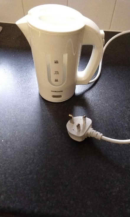 Photo of free Small electric kettle (Harnage SY5) #1