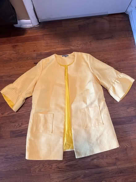 Photo of free 18W Yellow Jacket (Clason Point Bronx NY) #1