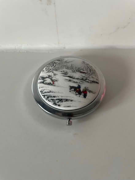Photo of free Winter themed compact (Bayview/highway 7) #1