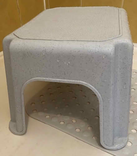 Photo of free Plastic Stool (Lambeth SW16) #1