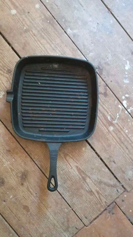 Photo of free Cast iron skillet (The Nurserylands TW12) #1