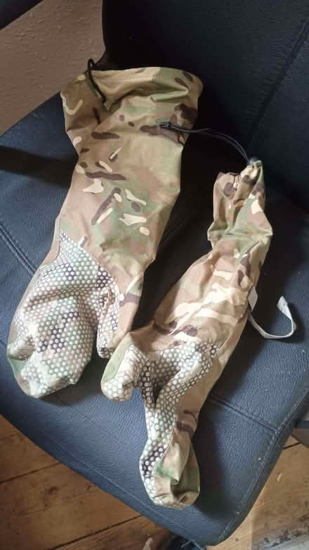 Photo of free Army Gauntlets (The Nurserylands TW12) #1