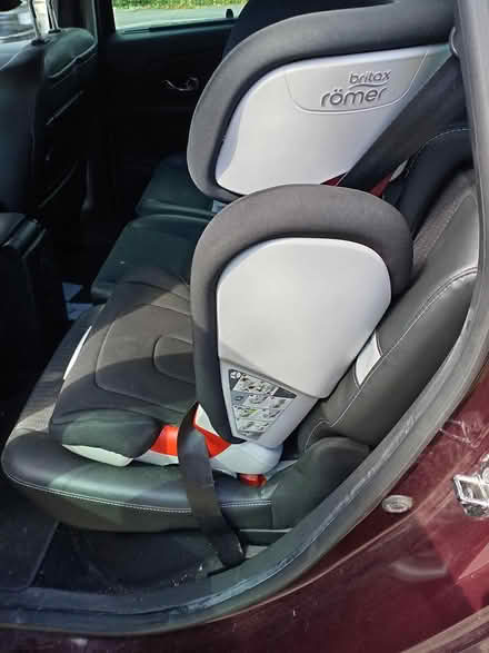 Photo of free Car seat isofix britax Roma (CF62 barry central) #1