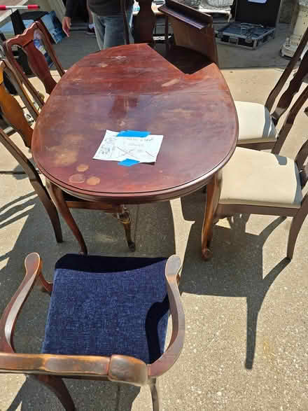 Photo of free Dining table and 6 chairs (Downers Grove) #1