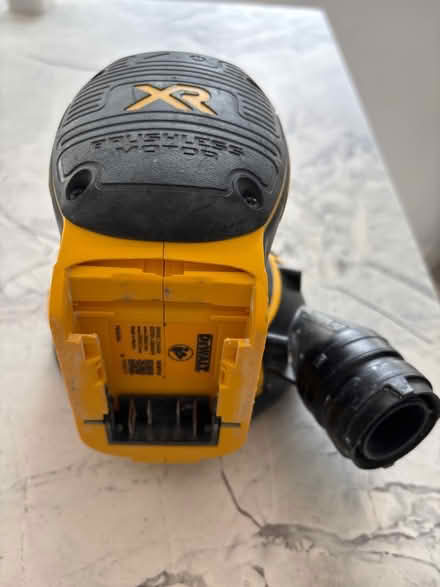 Photo of free DeWalt DCW210 Sander - Repair/Parts (Byfleet KT14 7HT) #4