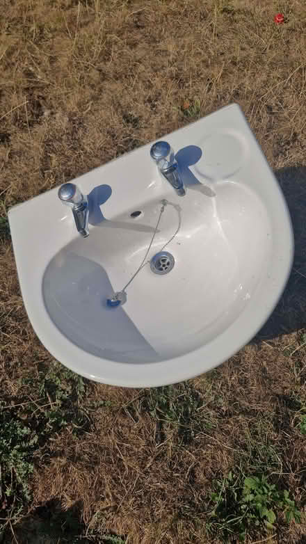 Photo of free Bathroom wash basin (Steyning BN44) #1