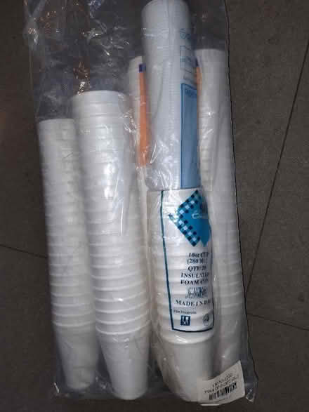 Photo of free AWAITING COLLECTION Disposable cups, insulated and normal (Stopsley LU2) #1