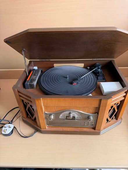 Photo of free Radio, vinyl and Disc Player (Northolt Avenue CM23) #1