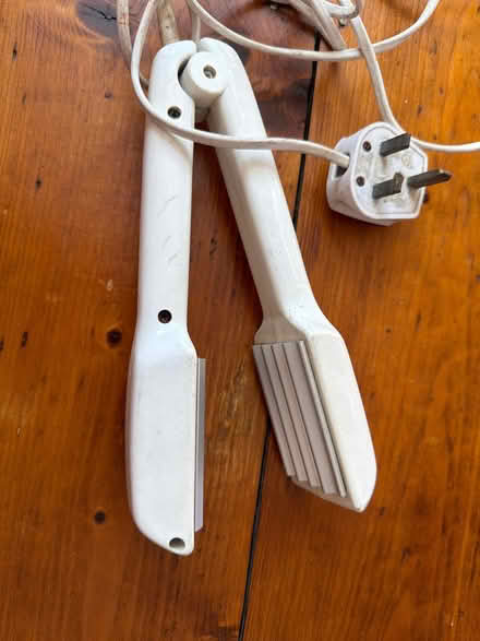 Photo of free Hair crimpers (Freehold LA1) #1