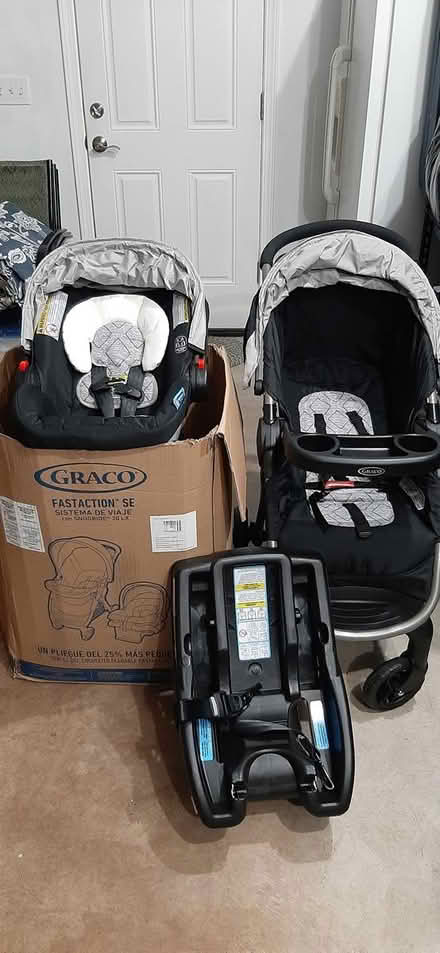 Photo of free Graco Snugride 30 Infant car seat (Metzger neighborhood, Tigard.) #1