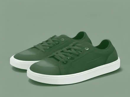 Photo of free 2 pais ladies trainers (Town Parks BT15) #1