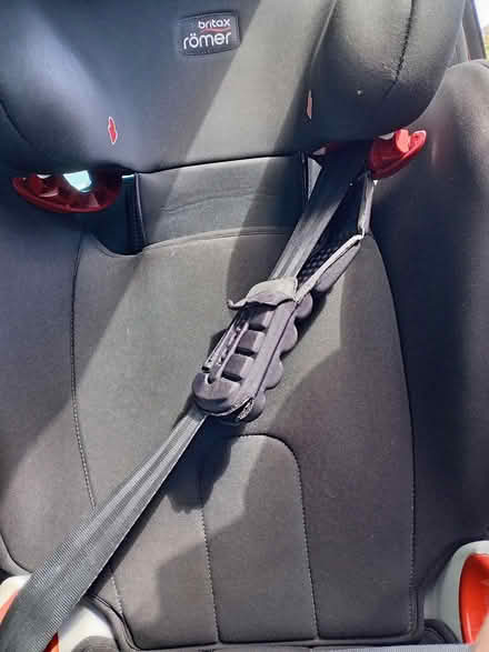 Photo of free Car seat isofix britax Roma (CF62 barry central) #3