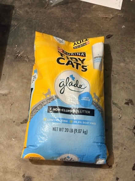 Photo of free cat litter; non clumping (Tigard near high school) #1