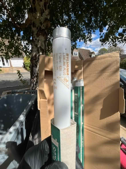 Photo of free Fluorescent tubes/lighting (Woodstock OX20) #2