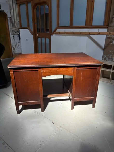 Photo of free Beautiful large desk (N1 islington) #3