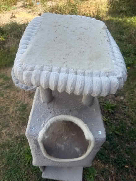 Photo of free Large grey 3ft cat scratching post (Lewes BN7) #2
