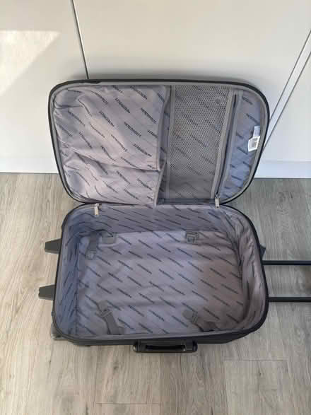 Photo of free Metropolis suitcase (Eynsford DA4) #4