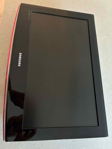 Photo of free Samsung tv (Wokingham RG40) #1