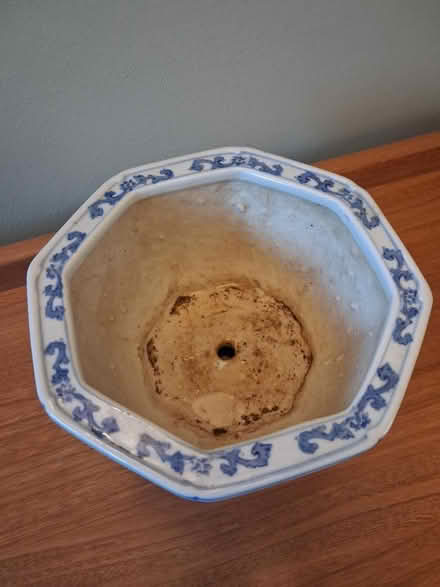 Photo of free Ceramic planter (Fleetville) #2