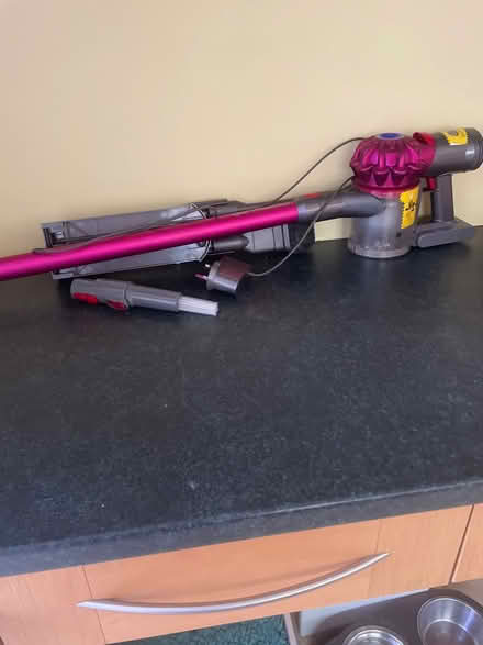 Photo of free Dyson V7 Motörhead spares or repair (Near county hall) #1