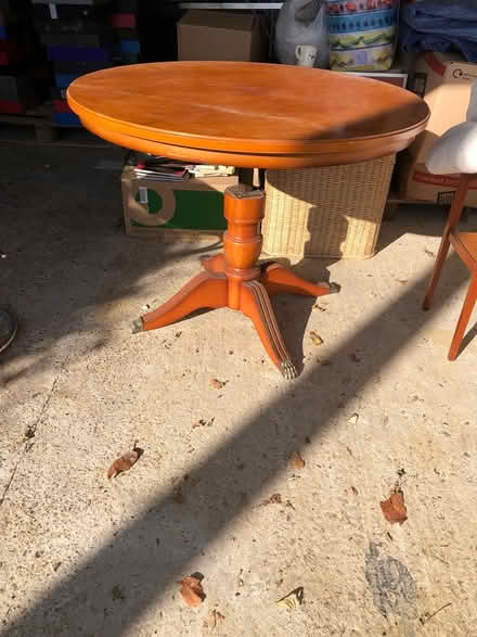Photo of free Round table (Chislehurst BR7) #2