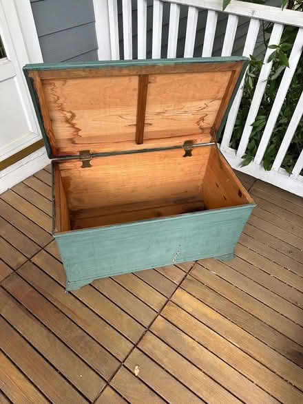 Photo of free Wood chest (Del Ray) #2