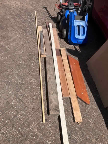 Photo of free Various lengths of wood (Thorney Leys OX28) #3