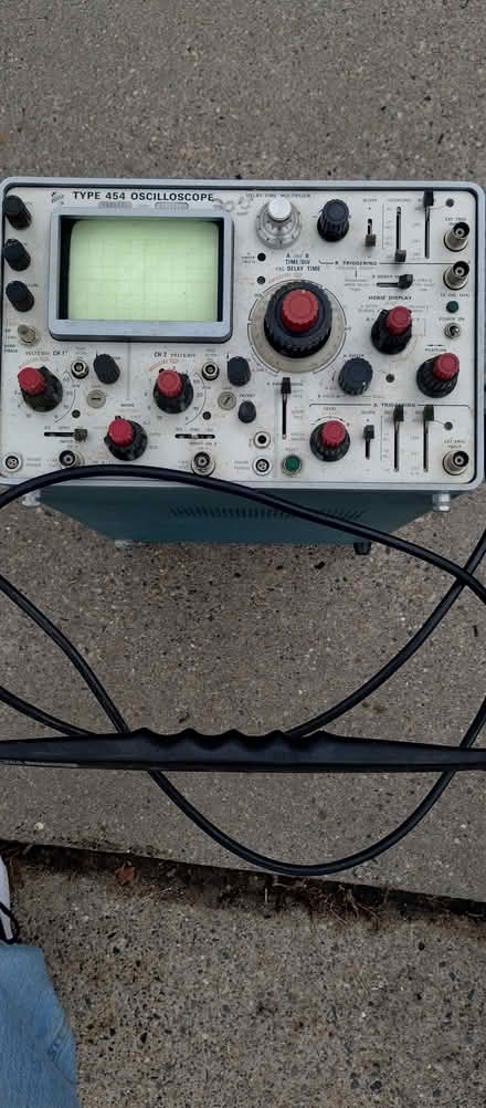 Photo of free Oscilloscope - Tektronix 454 (St. Paul (Hamline/Midway)) #1