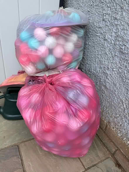 Photo of free Ball pit with balls and play tent (Westcliff-on-sea SS0) #1