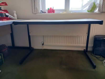 Photo of free Table (North Ascot SL5) #1