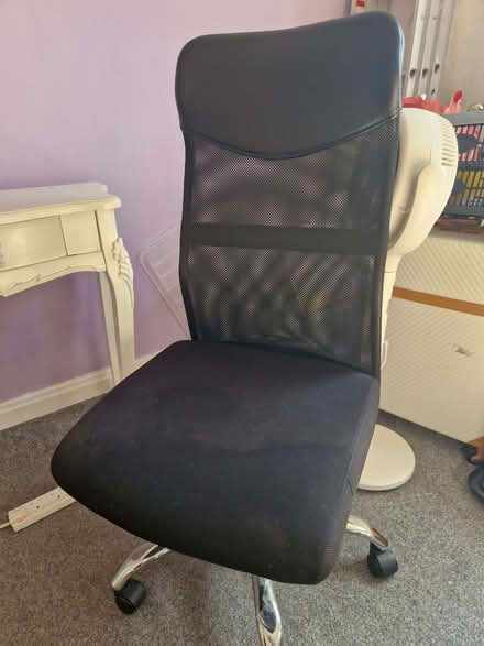 Photo of free Black swivel chair (Tonge Fold BL2) #1