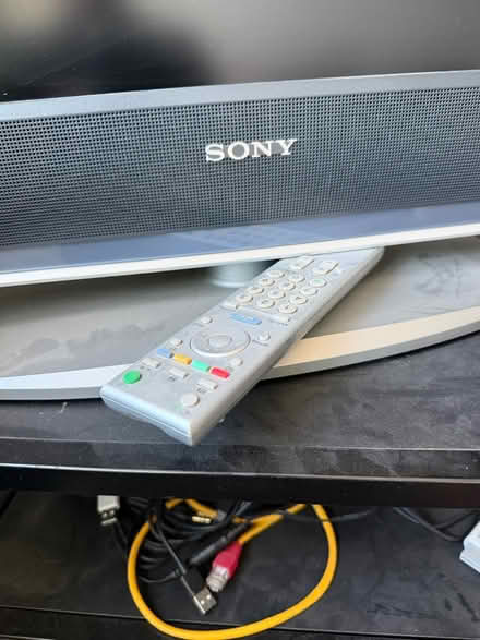 Photo of free Flat screen TV (Hampton TW12) #2