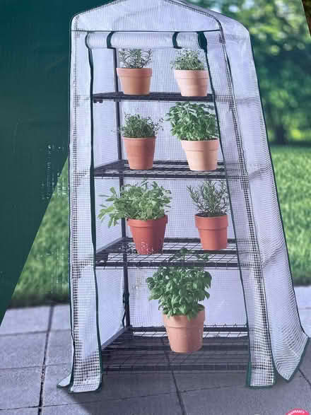 Photo of free White Green House Zip Up Cover Onl (Billericay CM12) #2