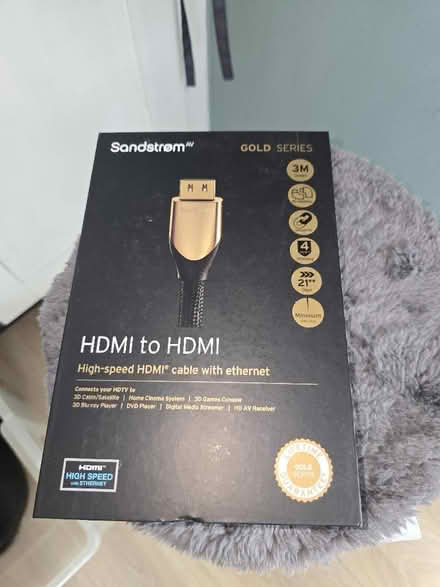 Photo of free hdmi (Greenwich Peninsula SE10) #2