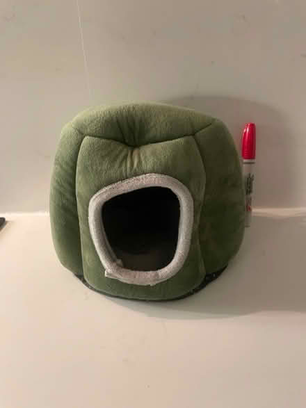 Photo of free Small pet house (Bayview/highway 7) #1