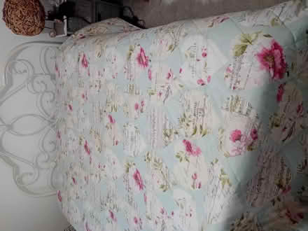Photo of free king size pink/blue bedspread (Morecambe LA4) #2