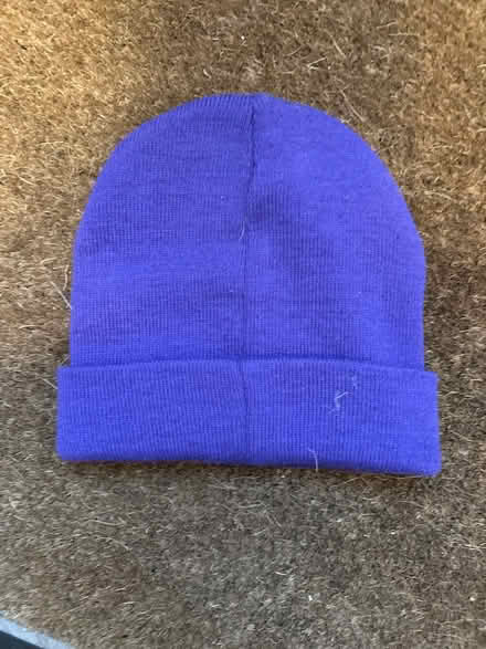 Photo of free Beany hat brand new (Se6 2ha) #2