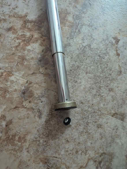 Photo of free Adjustable chin up bar for doorway (Wimbledon SW19) #2