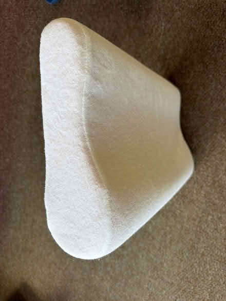 Photo of free Memory foam pillow (Welling DA16) #2