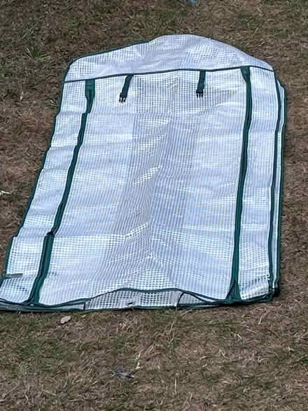 Photo of free White Green House Zip Up Cover Onl (Billericay CM12) #1