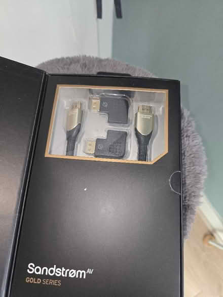 Photo of free hdmi (Greenwich Peninsula SE10) #1
