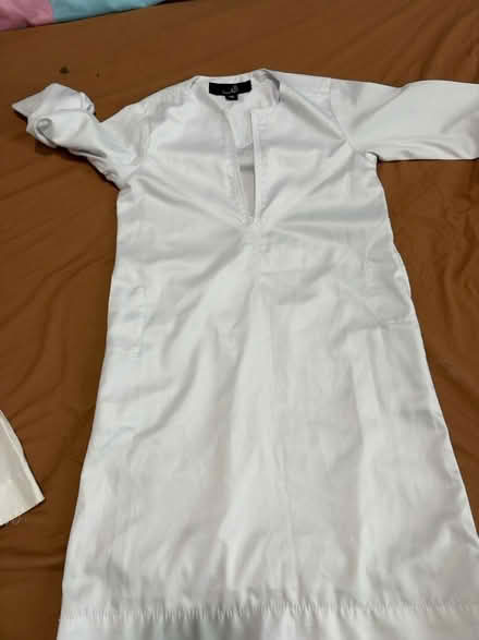 Photo of free White THOBE for boys 2-3 yrs (Croydon CR0) #1