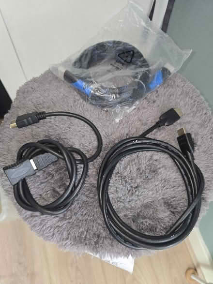 Photo of free HDMI cables (Greenwich Peninsula SE10) #2